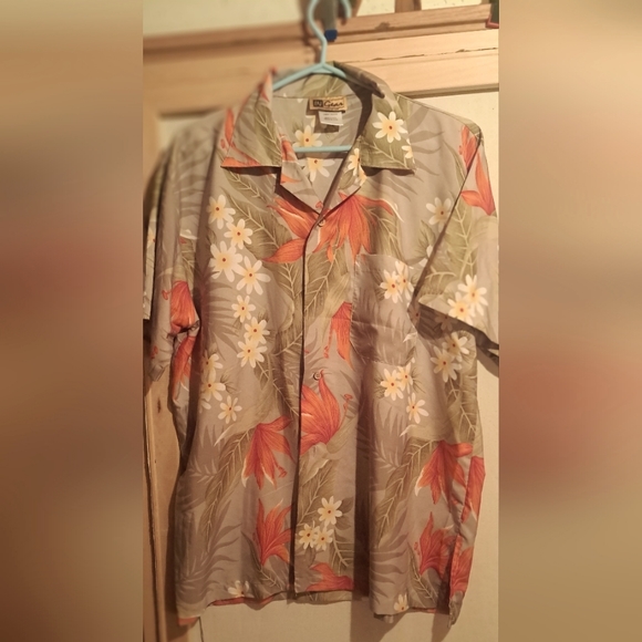 Hawaiian Shirt - Picture 1 of 3